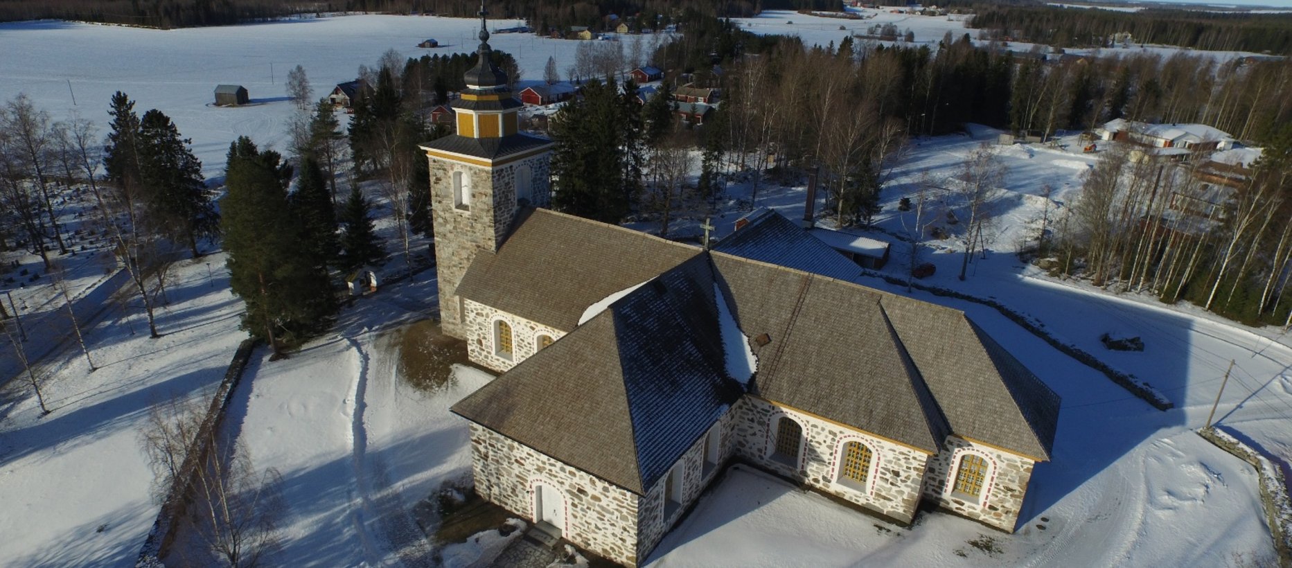 Munsala kyrka från luften