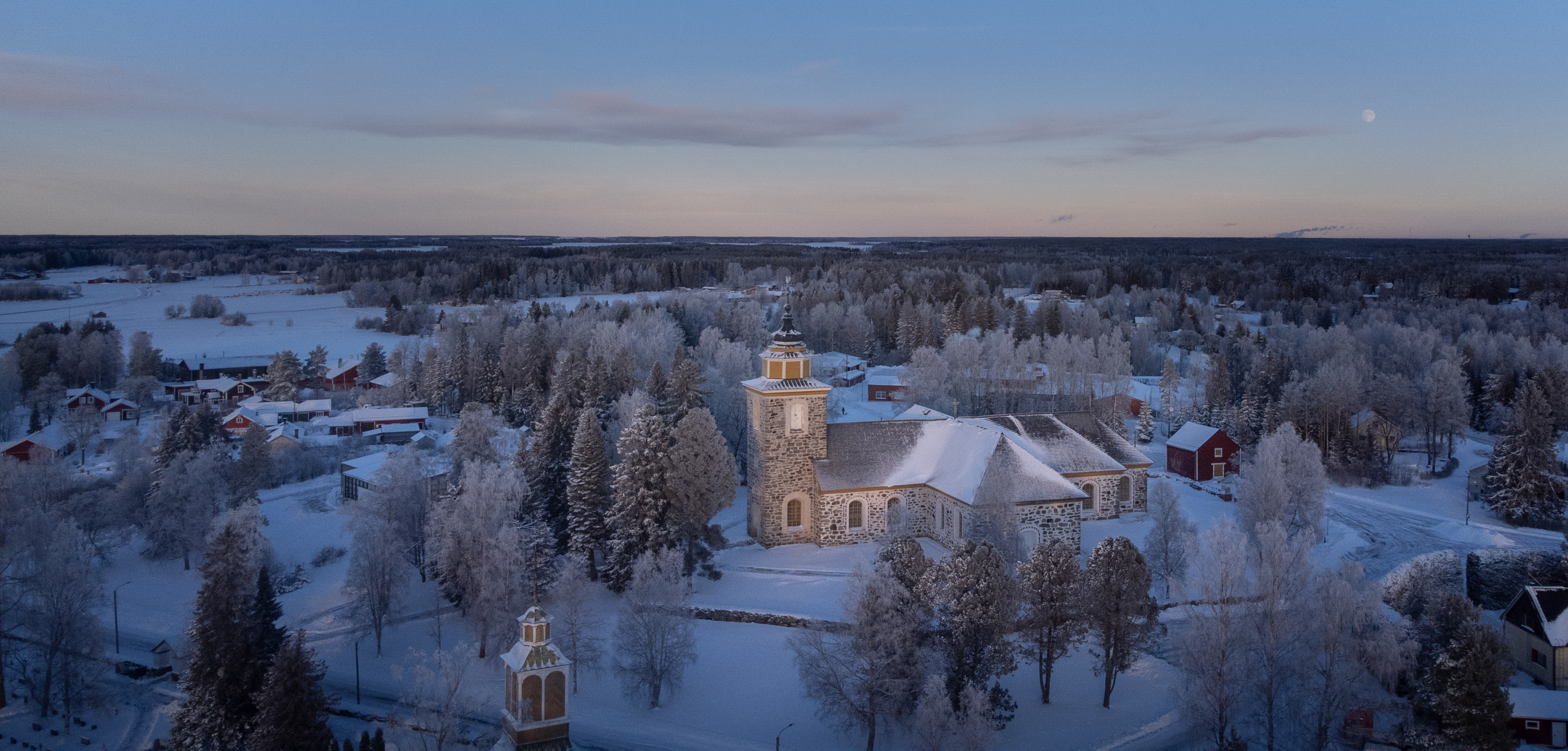 Munsala kyrka från luften