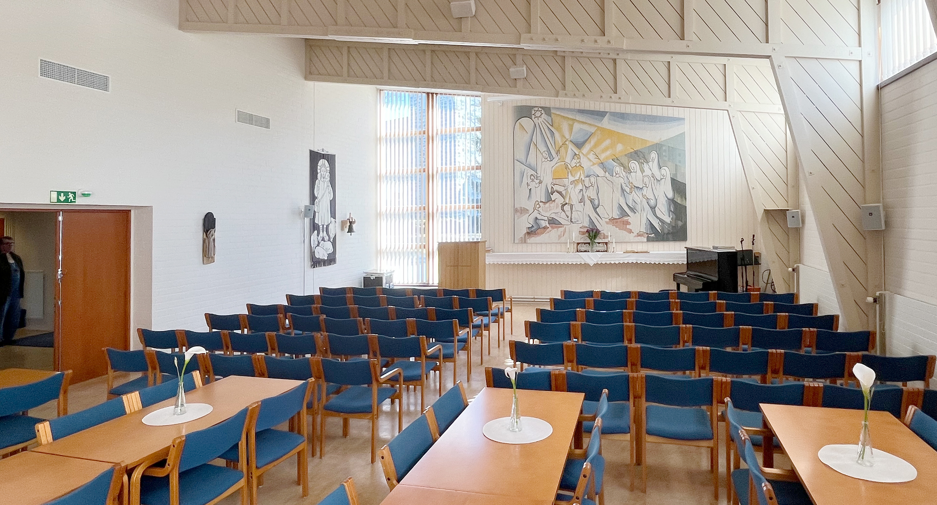 Munsala församlingshem Församlingssalen i Munsala med Jesu intåg i Jerusalem på korväggen